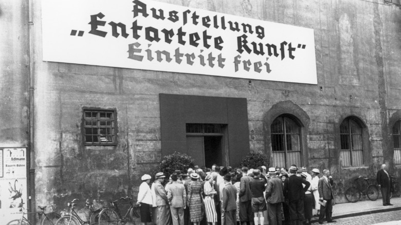 Crowd outside Degenerate Art exhibition