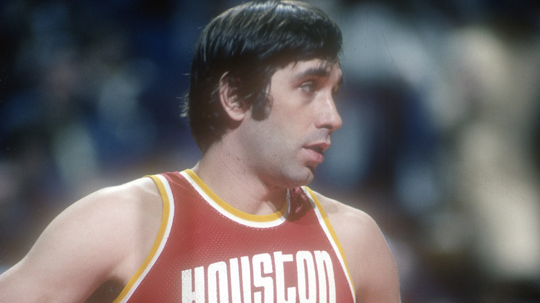 Rudy Tomjanovich looking on
