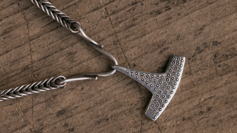 Norse amulet mjolnir