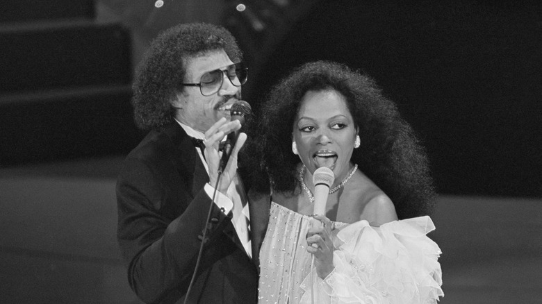 Lionel Richie and Diana Ross singing together on stage
