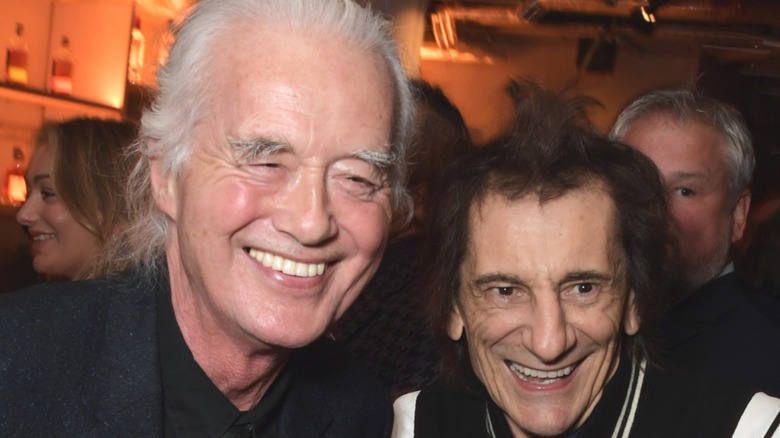 Jimmy Page and Ronnie Wood smiling