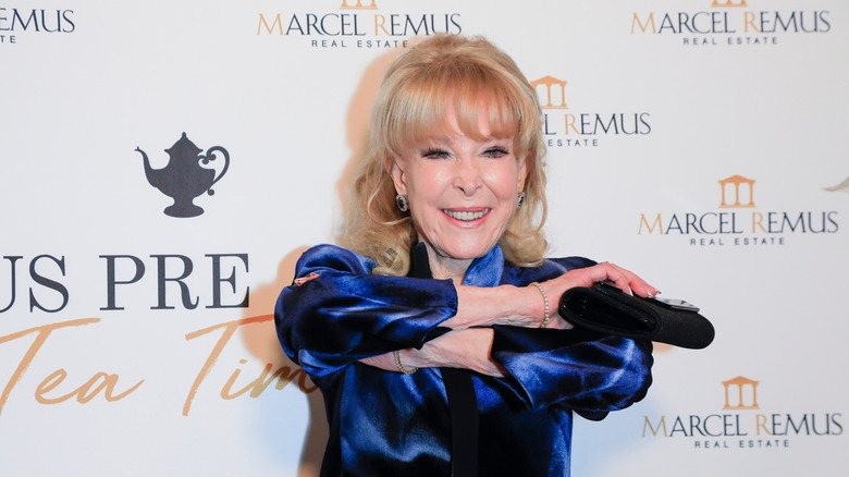 barbara eden performing the jeannie nod in 2023