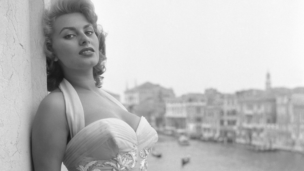 Sophia Loren posing