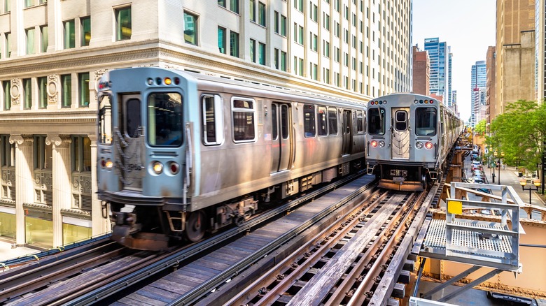 Elevated trains in Chicago