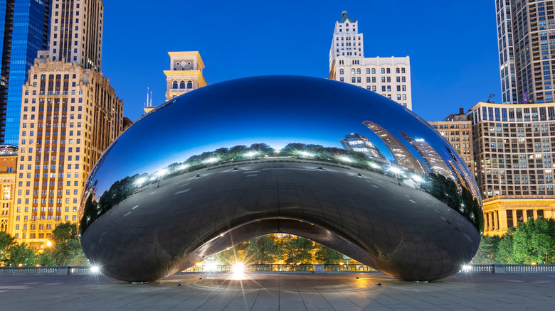 Chicago Cloud Gate sculpture