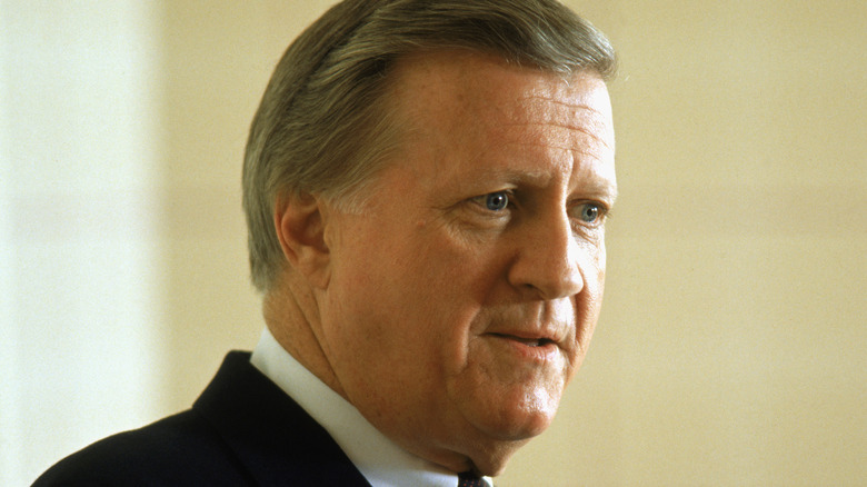 George Steinbrenner talks to reporters