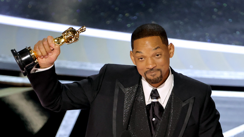 Will Smith suit holding up oscar