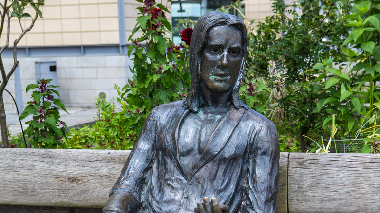 Thomas Chatterton statue