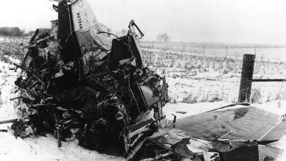 Wreckage of plane outside Clear Lake