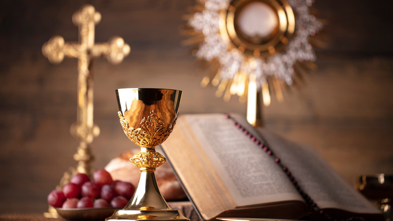 Catholic communion items