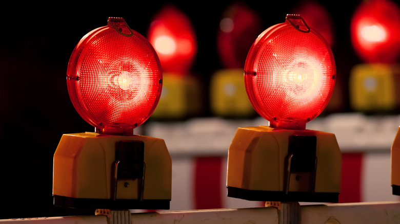 Photo of road closure lights 
