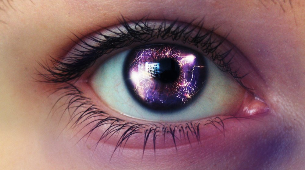 violet eye