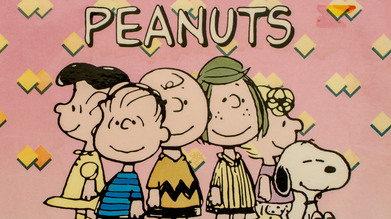 peanuts characters in a group