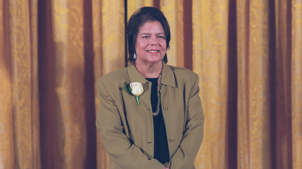 Wilma Mankiller receiving Medal of Freedom 