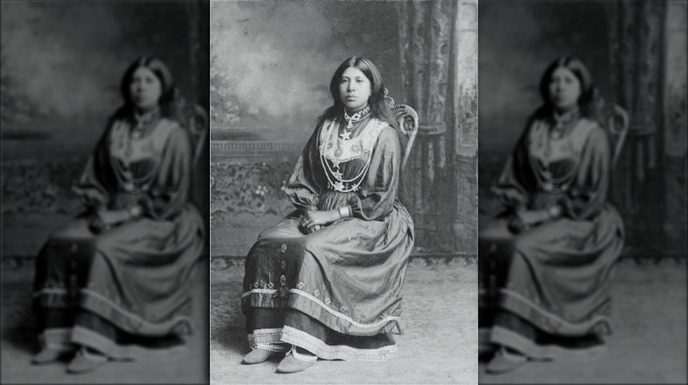 Nancy Johnston, Mohawk woman, sitting