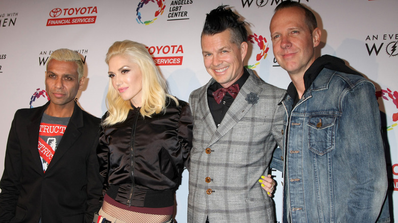 group shot of no doubt