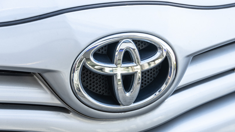 Toyota badge