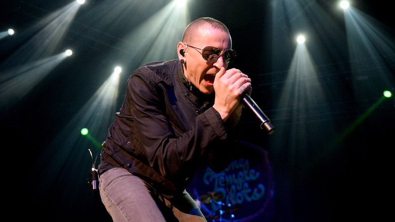 Chester Bennington singing with STP