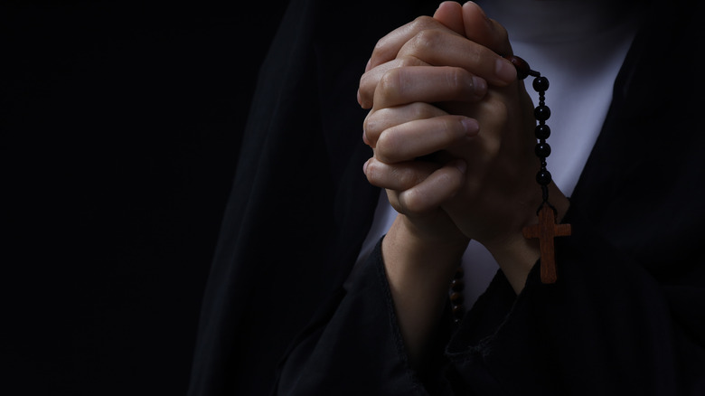 Nun prays the rosary