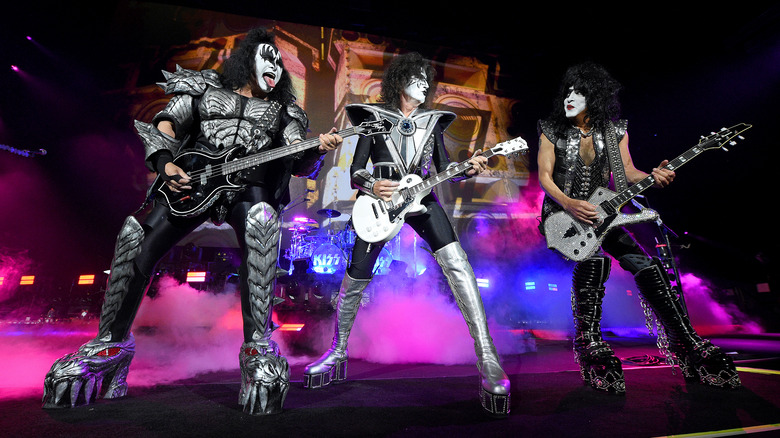 kiss on stage