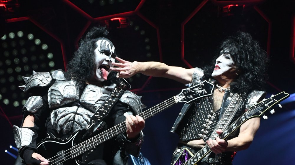 why did kiss wear makeup 2