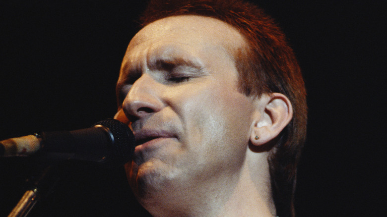 Colin Hay singing in 1983