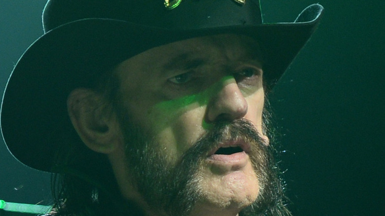 lemmy kilmister performing