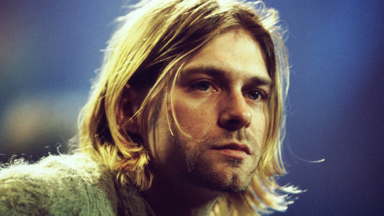 Kurt Cobain sings at MTV Unplugged