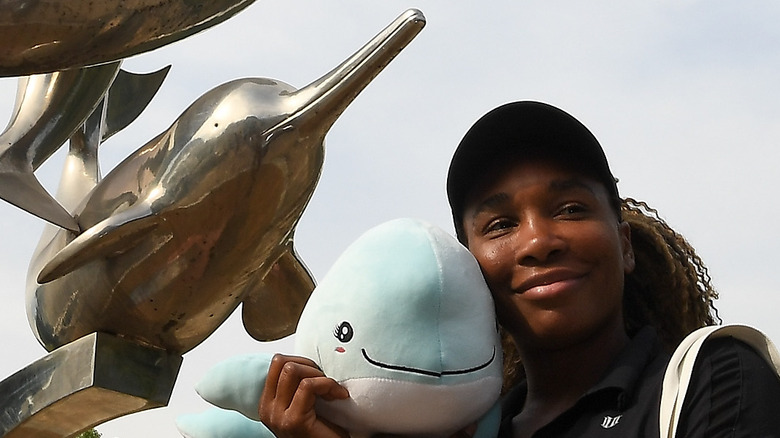 Venus Williams by Baiji monument