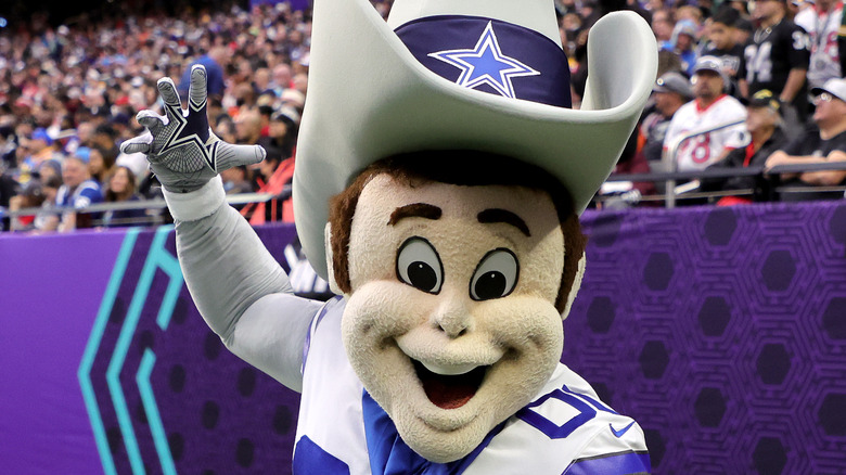 Dallas Cowbiys mascot