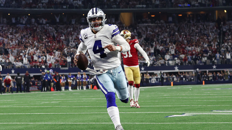 Dak Prescott scoring a touchdown