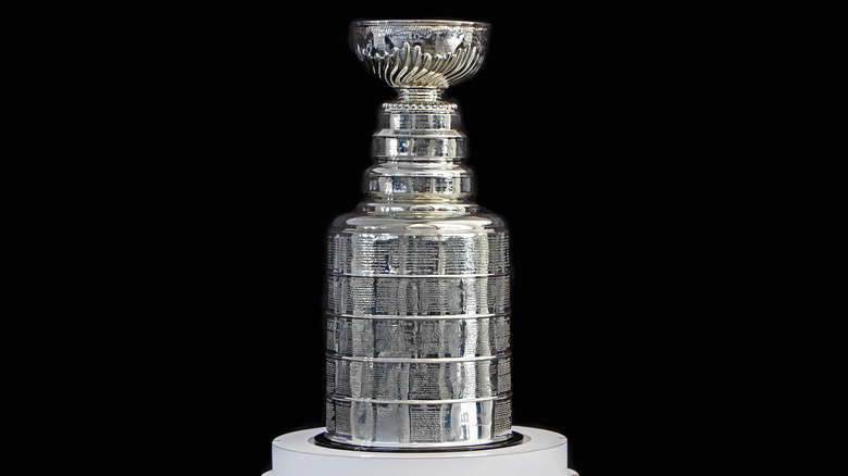 How big is the Stanley Cup and what is it made of? Size and weight - AS USA