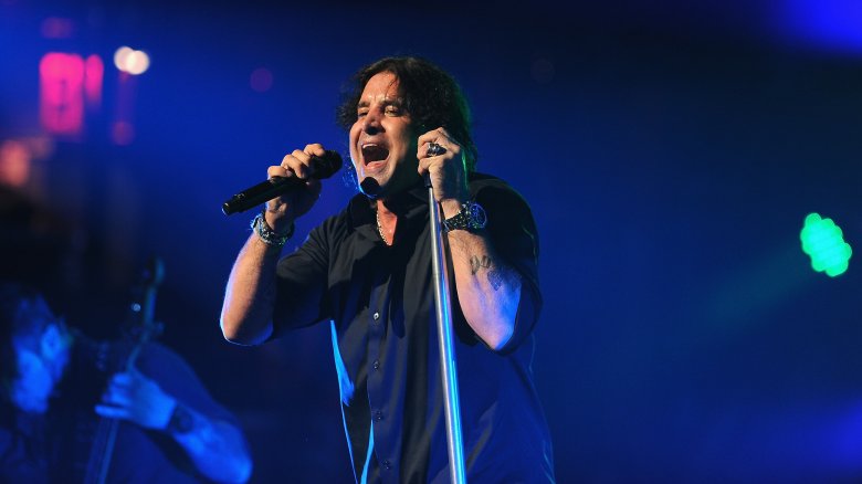 scott stapp singing mic on stage
