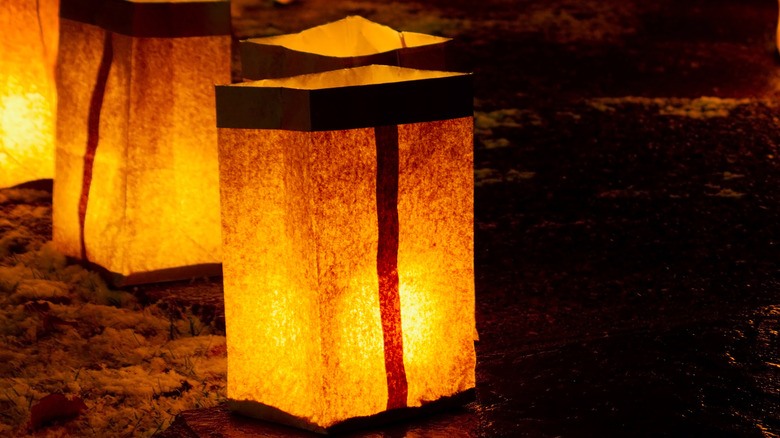 Holiday luminarias