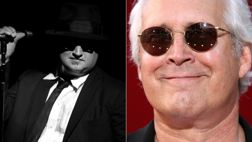 John Belushi (L) and Chevy Chase (R)