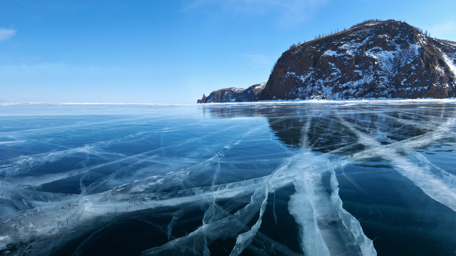 Озеро байкал знают во всем мире. Озеро Байкал самое глубокое озеро в мире. Сибирь озеро Байкал. Байкал самое большое озеро в мире. Крупное водохранилище Байкал.