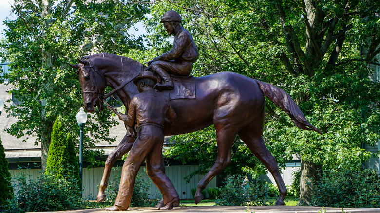 Statue of racehorse Secretariat