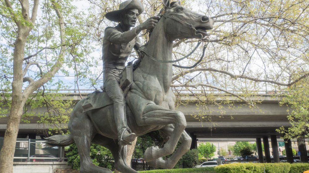 Pony Express statue