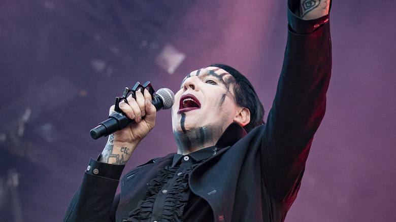 marilyn manson sings onstage