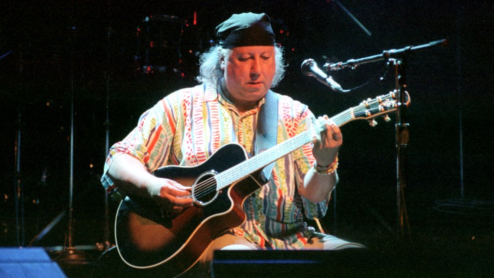 A 2002 Peter Green playing an acoustic guitar in San Francisco