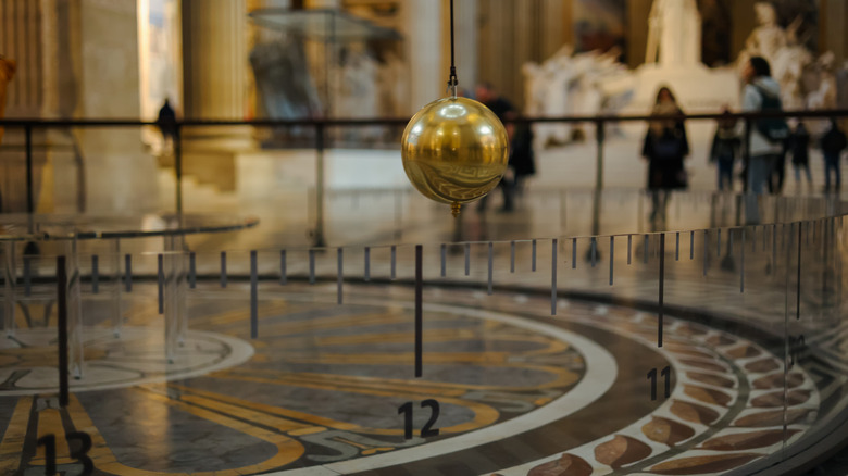 foucault pendulum demonstrating earth's axial motion
