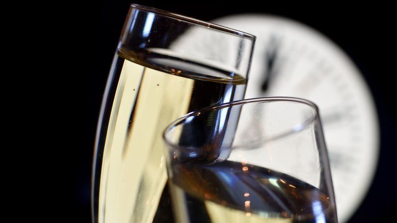 clinking champagne glasses