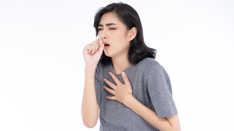 Woman with flu symptoms 
