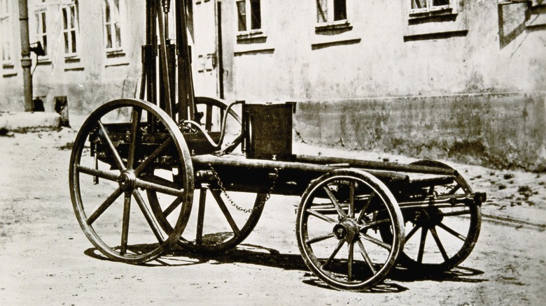 early automobile design on street