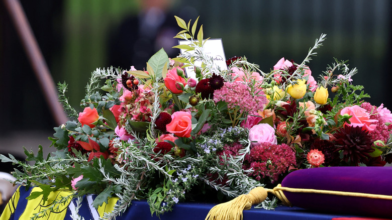 the floral arrangement on Queen Elizabeth II's coffin