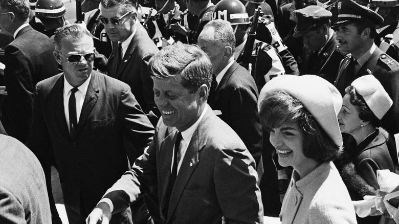 Secret service agent looks at Kennedys