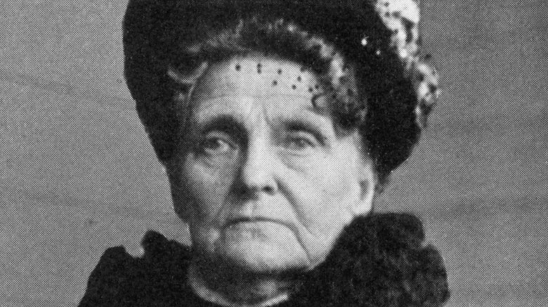 Hetty Green wearing a hat