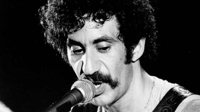 Jim Croce singing and playing guitar