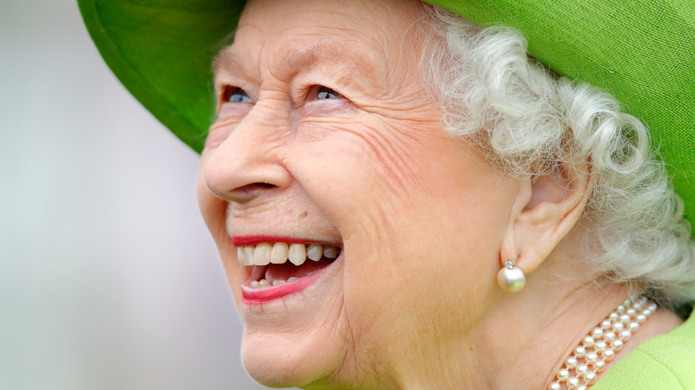 Queen Elizabeth green hat