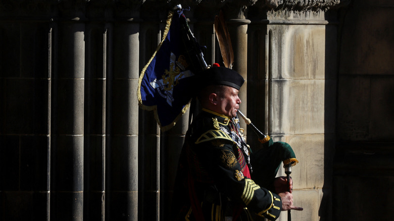 Elizabeth II's personal piper